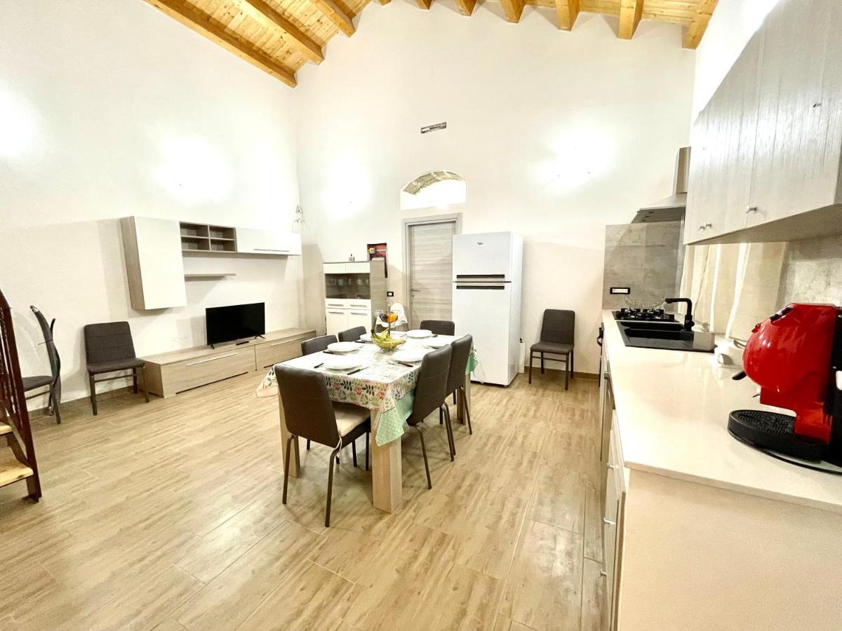 פלורידיה Villa Nunzia Con Piscina, Sauna E Idromassaggio. מראה חיצוני תמונה